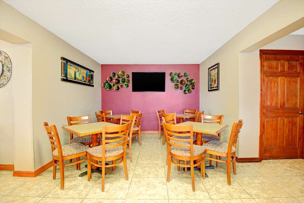 Super 8 By Wyndham Independence Kansas City Restoran gambar