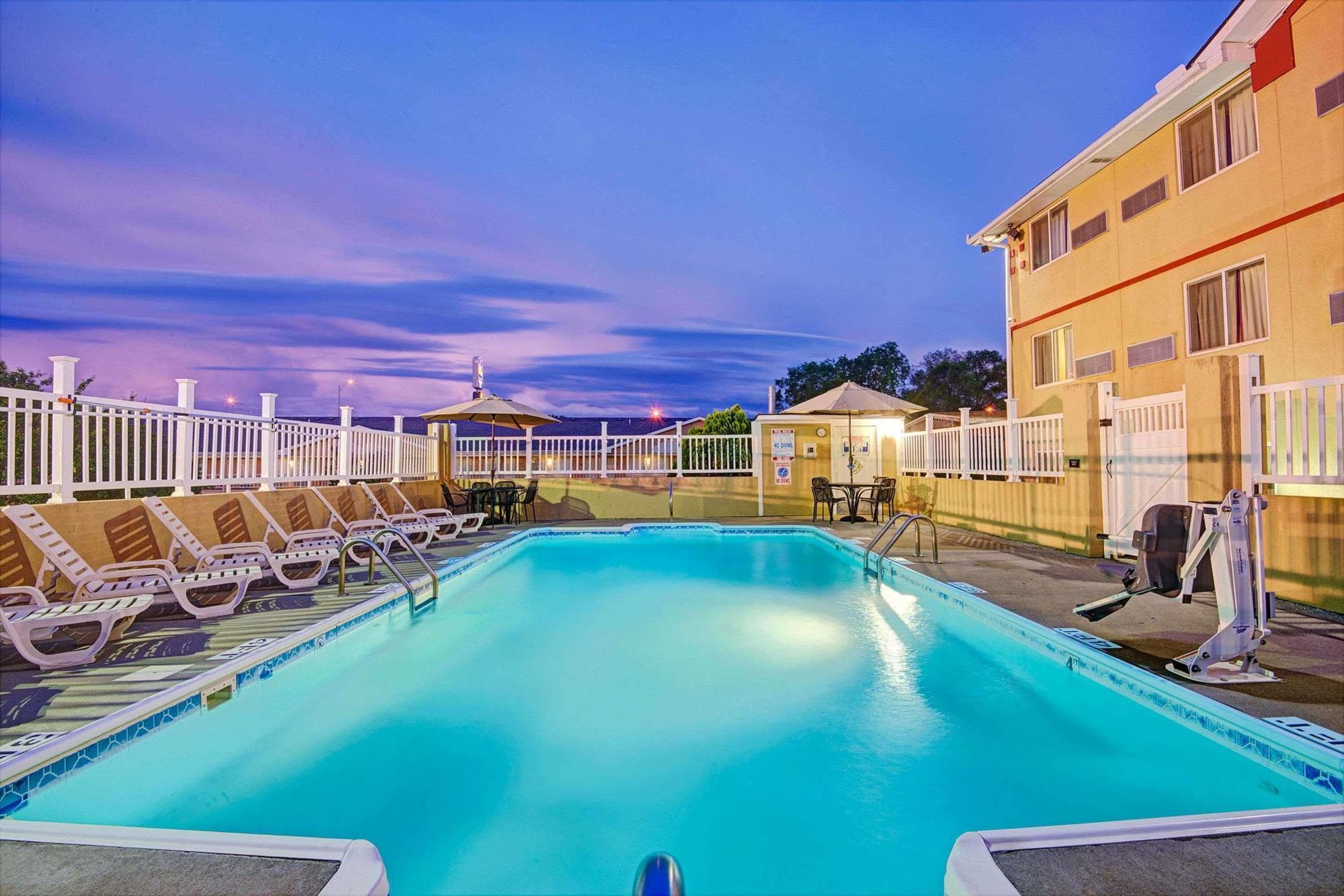 Super 8 By Wyndham Independence Kansas City Luaran gambar